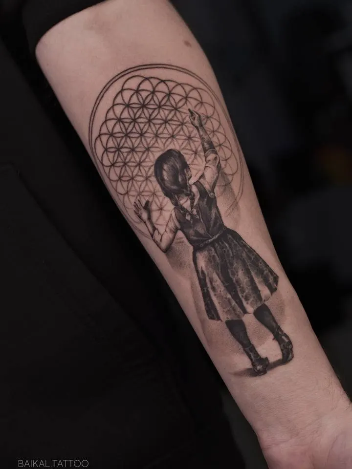 Графика с геометрией — мастер Валерия Байкал, MAIN Tattoo, Санкт-Петербург