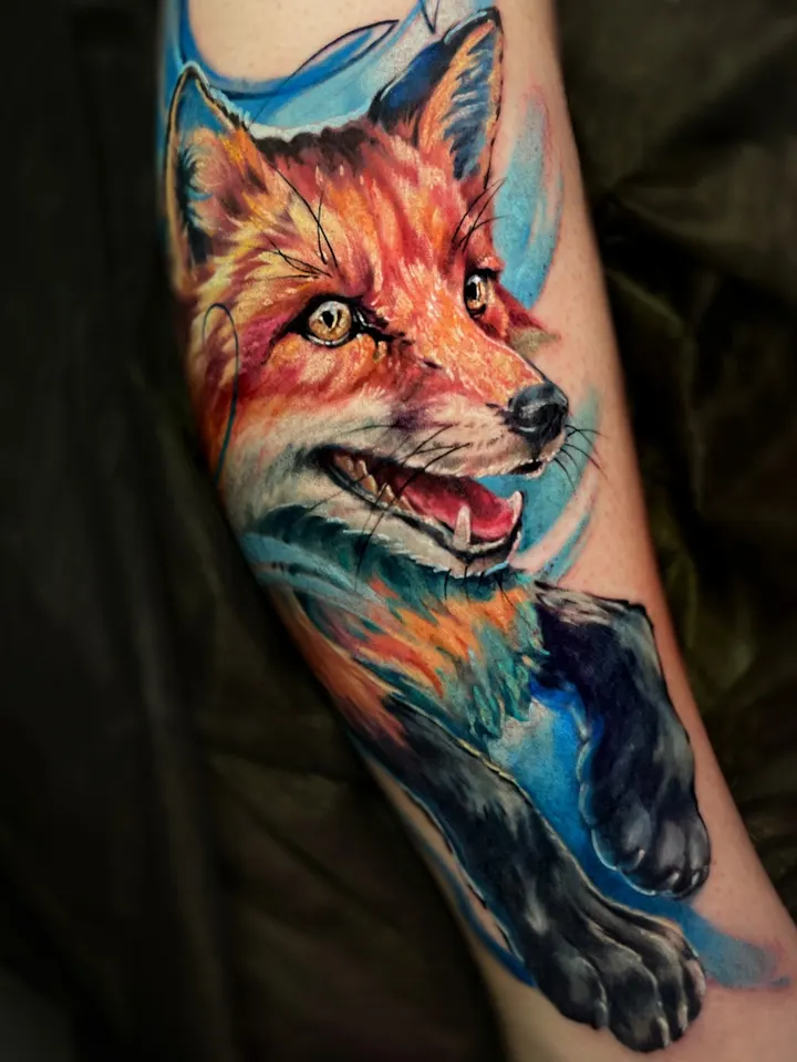Лиса в цвете — мастер Ефим Коваленко, MAIN Tattoo, Санкт-Петербург