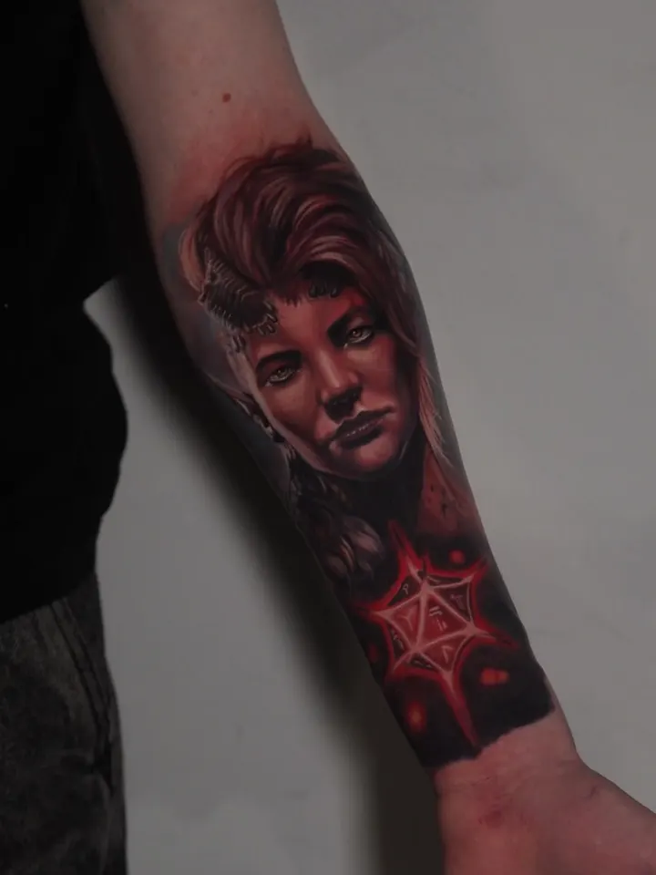 Цветной портрет — мастер Александр Хохлов, MAIN Tattoo, Санкт-Петербург
