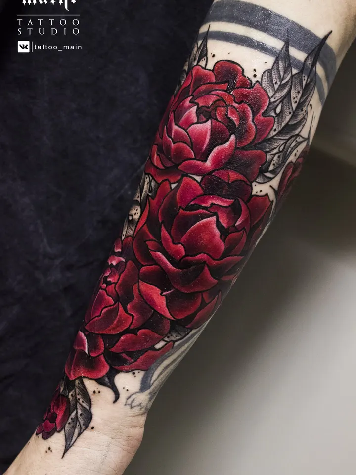 Пионы на всё предплечье — мастер Княжна Наталья, MAIN Tattoo, Санкт-Петербург