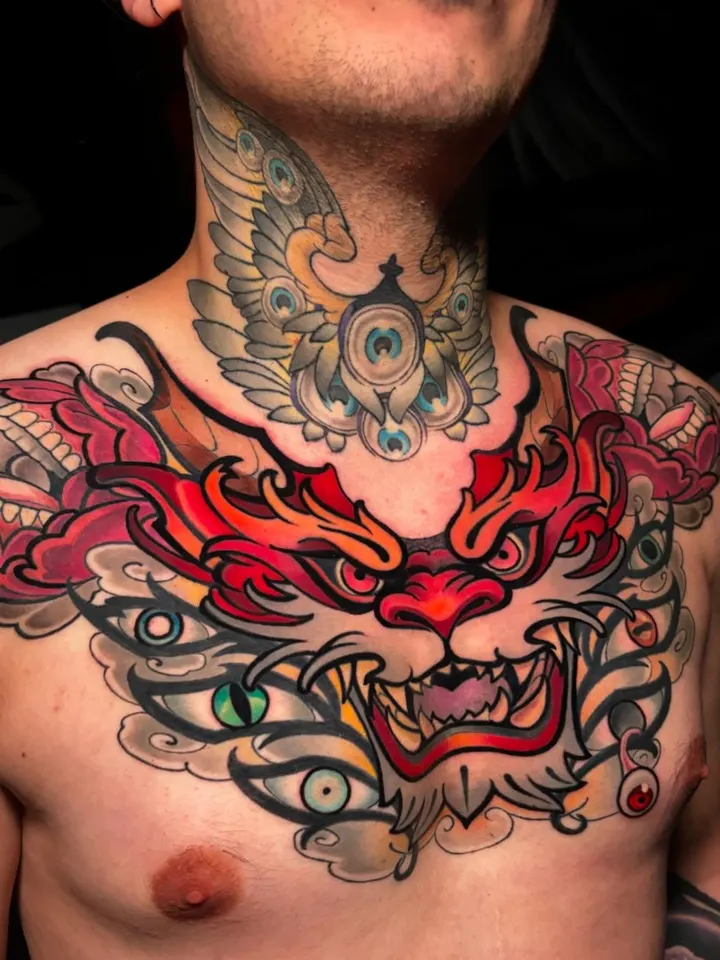Грудь и шея, неотрадиционал — мастер Александр Сода, MAIN Tattoo, Санкт-Петербург