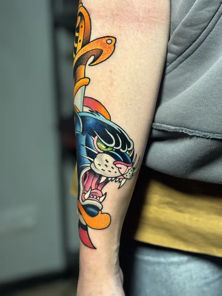 Пантера на предплечье — мастер Александр Сода, MAIN Tattoo, Санкт-Петербург