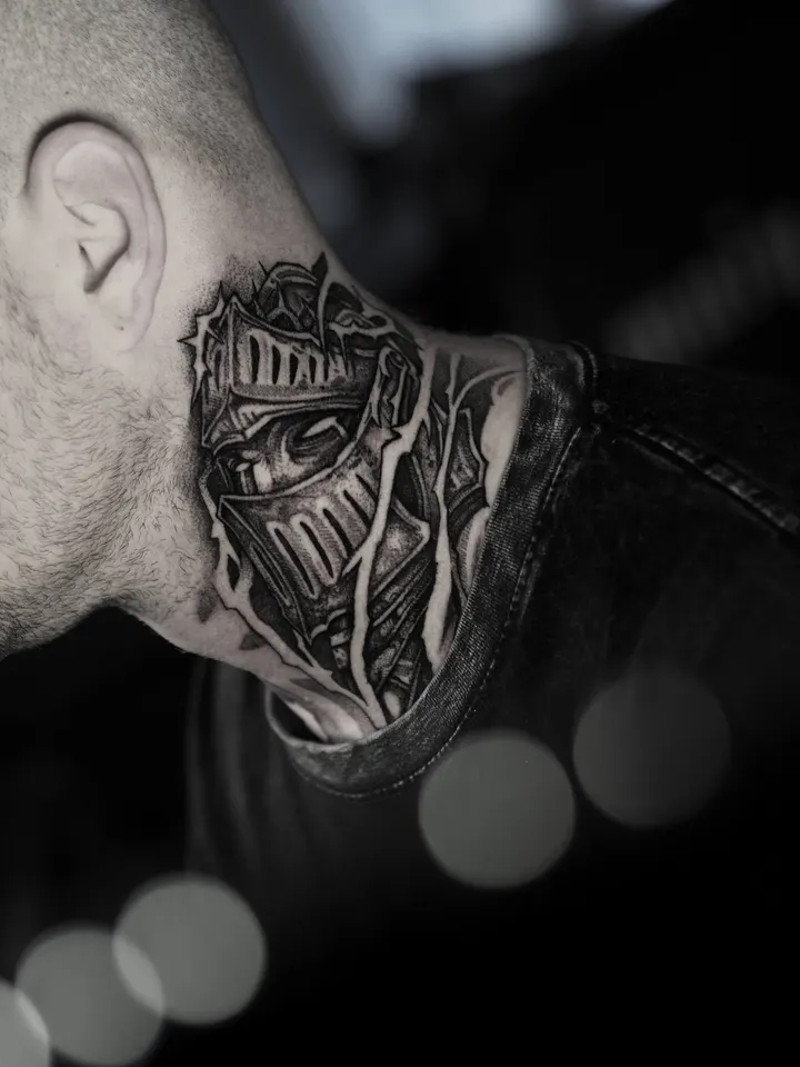 Тату на шее — мастер Тони Шевченко, MAIN Tattoo, Санкт-Петербург